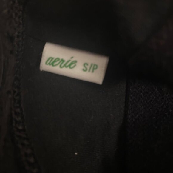 Aerie Black Lace-Trim Cropped Cami – Built-In Bra Support (Size S) - Picture 5 of 6